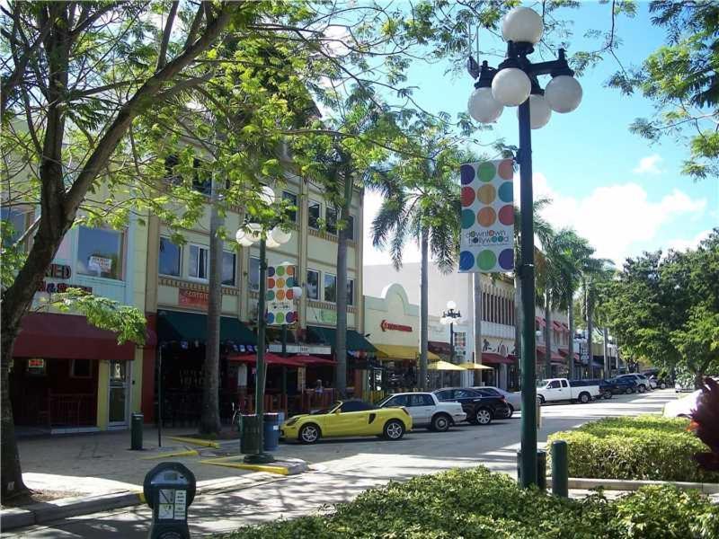 Downtown Hollywood Beach Students' Dorm Exterior photo
